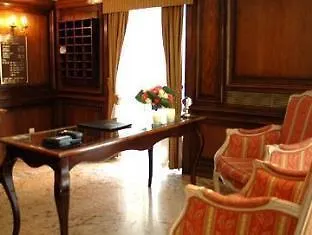 Hotel Du Romancier