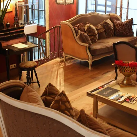 Hotel Du Romancier 3*